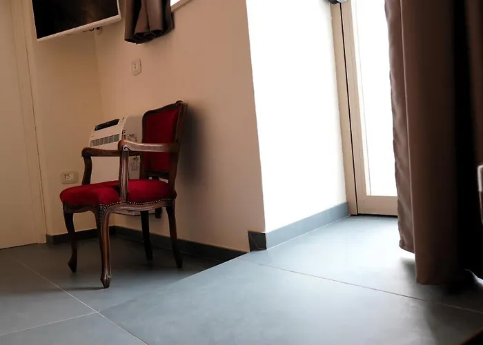 Konukevi Palazzo Sozzi - Antico Splendore Nel Cuore Di 3*